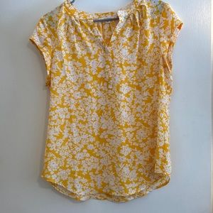 Worn once! Split neck, cap sleeve floral shirt